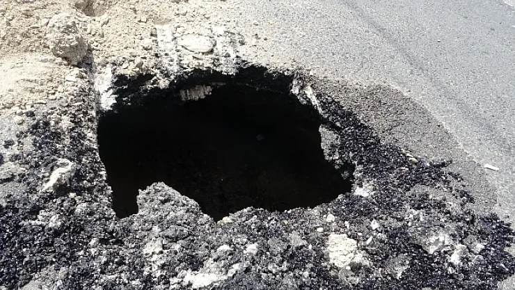 Malatya'da yolda çökme meydana geldi