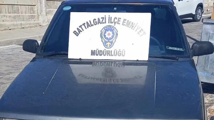 Yardım etmek istediği komşusu aracını gasp etti