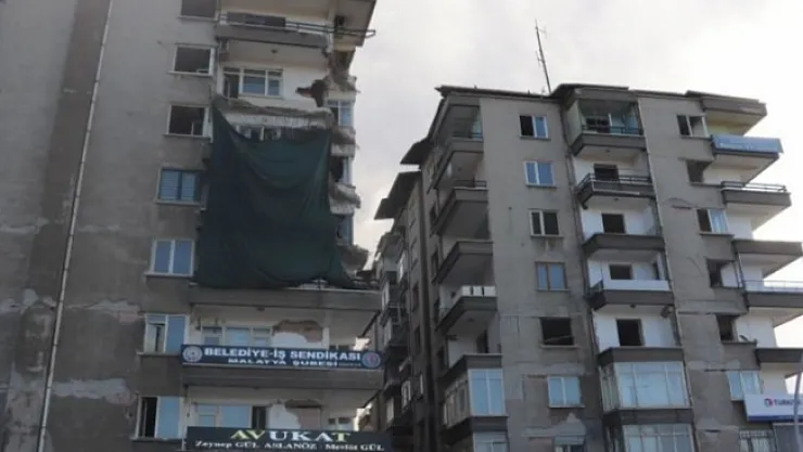 Mahkeme, hayalete dönen bina için yıkımı ve taşınmayı durdurdu!..