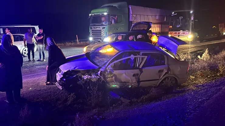 Biçerdöveri sollamak istedi karşıdan gelen araçla çarpıştı!