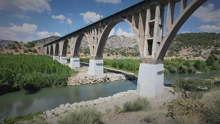 Depremde hasar gören Alman köprüsü onarıldı