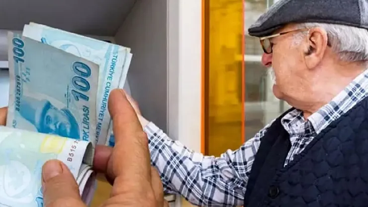 Emekli maaş zammına tepki... &quotGeçinemiyoruz"