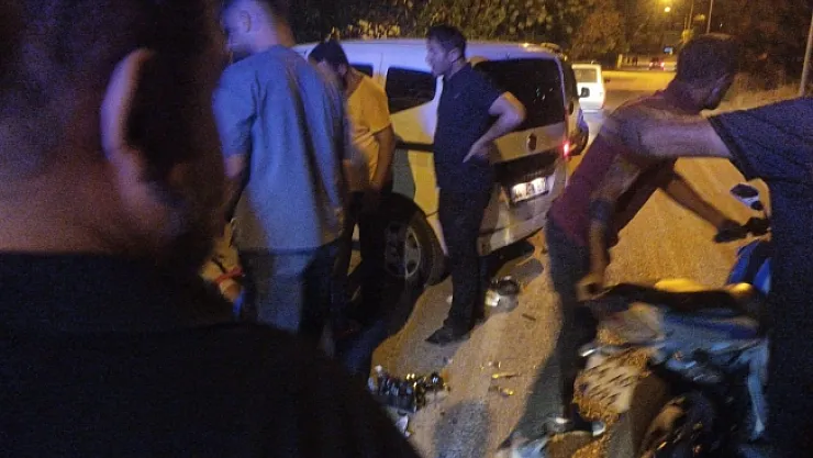 Hafif ticari araç ile motosiklet çarpıştı: 1 yaralı