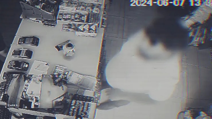 Kendini polis ve savcı olarak tanıtıp altın ve paraları alan dolandırıcı tutuklandı