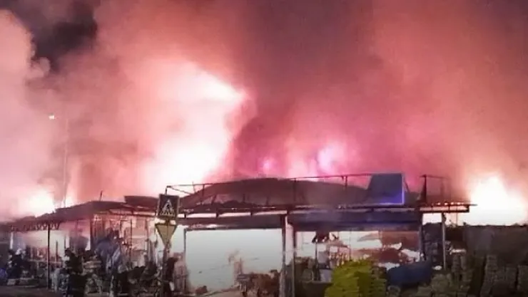 Koyneyner çarşıda büyük yangın!