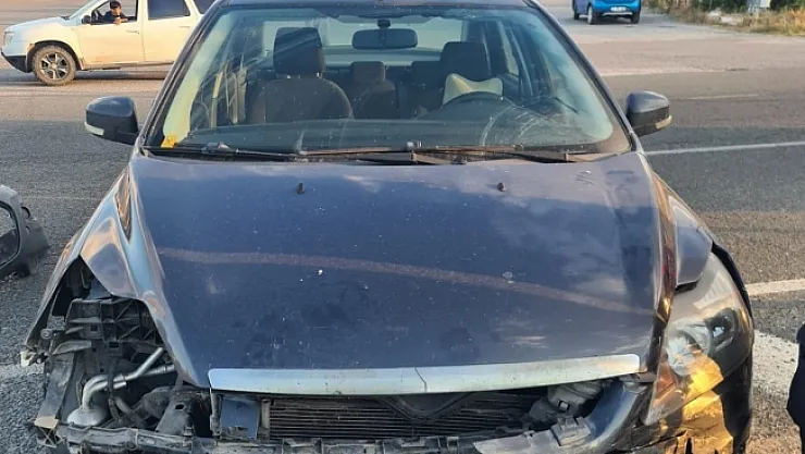 Otomobil ile motosiklet çarpıştı: 2 yaralı