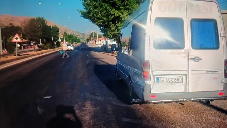 Tır ile minibüs çarpıştı, 3 yaralı