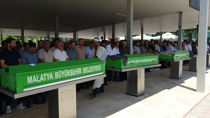 Uykularında öldürülen anne, kızı ve torunu toprağa verildi