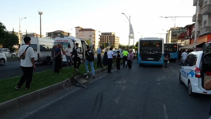 2'si otobüs 3 aracın karışığı kazada faciadan dönüldü