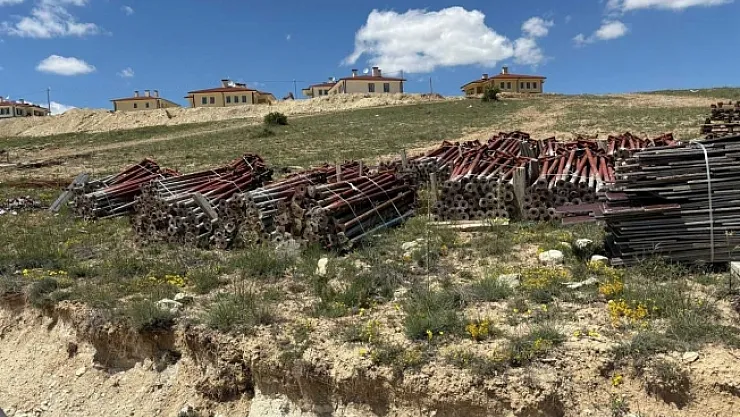 Deprem konutlarının inşaatında hırsızlık