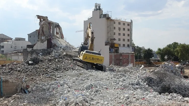 Kışla Caddesi'nde yıkım başladı