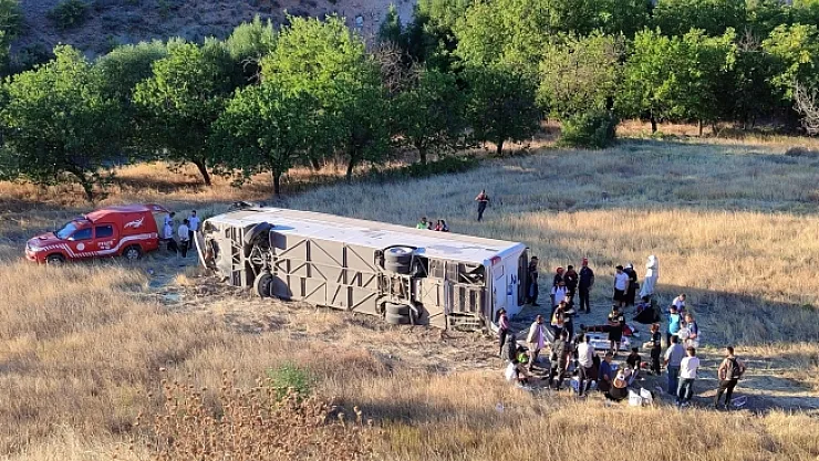 Malatya'da yolcu otobüsü şarampole uçtu: 22 yaralı