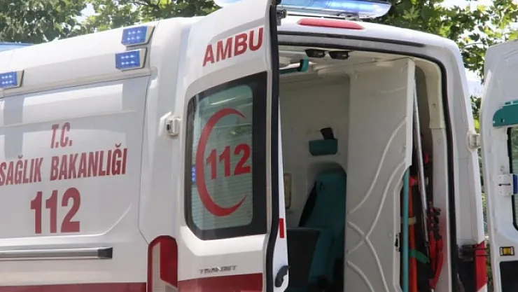 Tekeri patlayan minibüs kaza yaptı: 5 yaralı