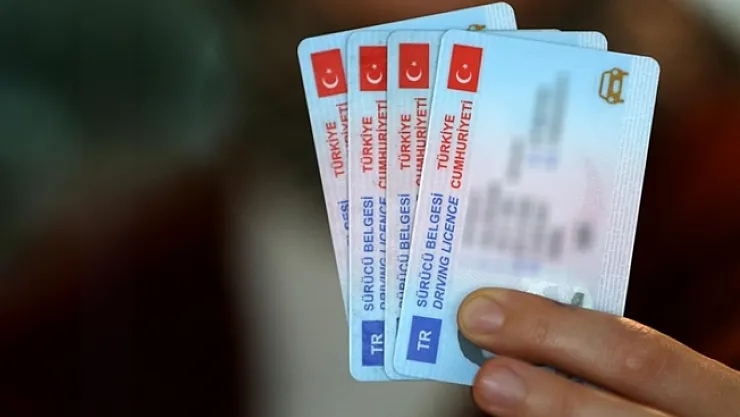 Ehliyette yeni dönem! Yenilemeyenler yandı!