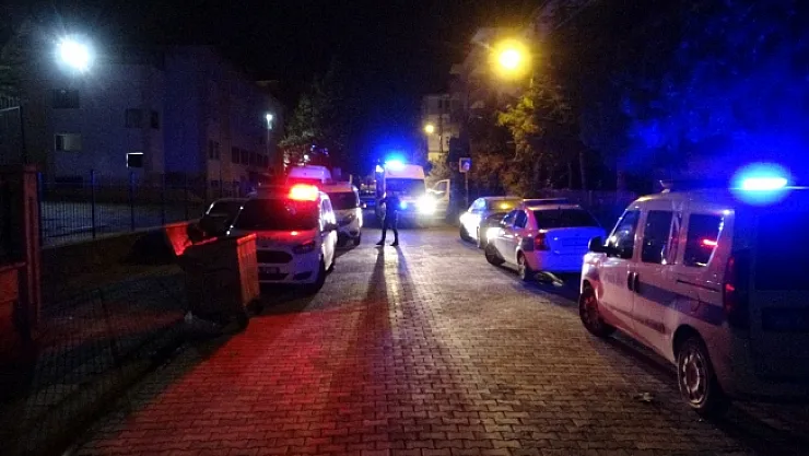 Komşuların bıçaklı kavgası kanlı bitti