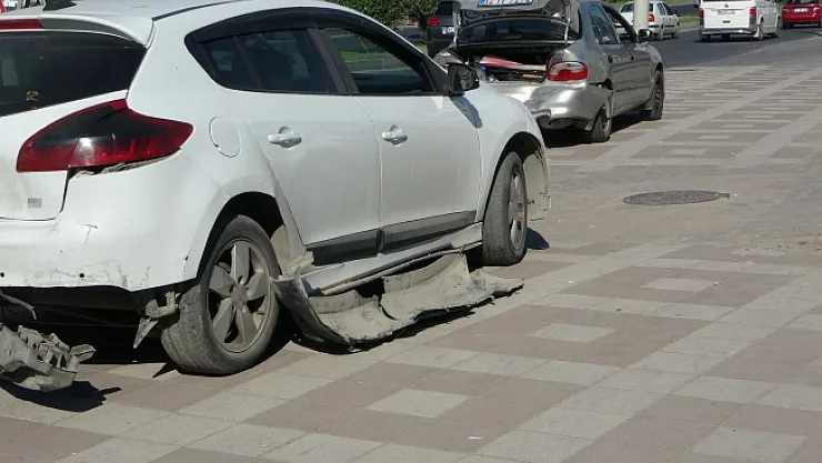 Malatya'da 5 araçlı zincirleme kaza: 2 yaralı