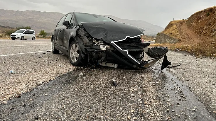 Malatya'da iki otomobil çarpıştı: 2 yaralı