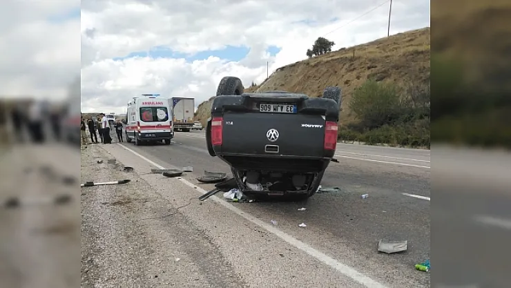 Otomobil ile kamyonet çarpıştı: 3 yaralı