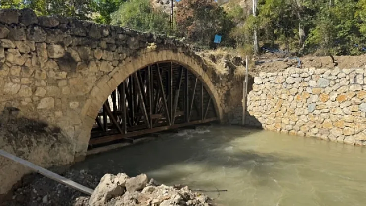300 yıllık tarihi köprü ayağa kaldırılıyor