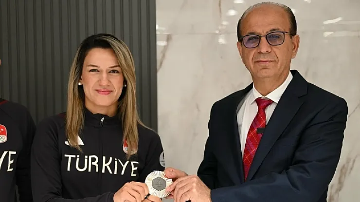 Başkan Geçit'ten milli sporcuya övgü