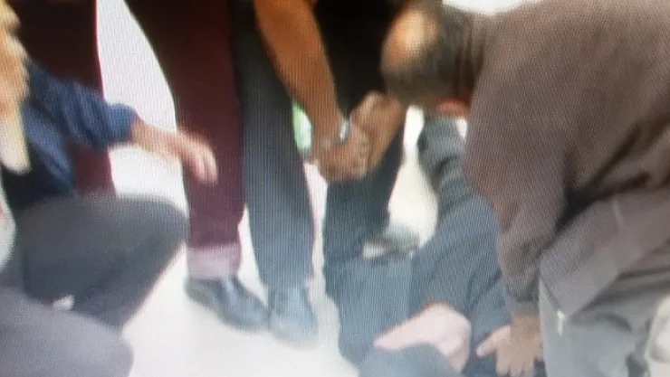 Basın açıklaması sırasında fenalaşan vatandaş bayıldı