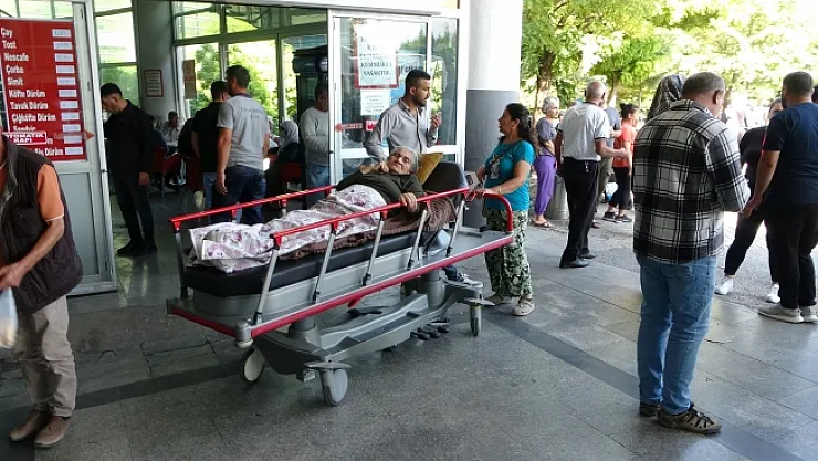 Deprem anında büyük panik! Hastalar dışarı çıkarıldı