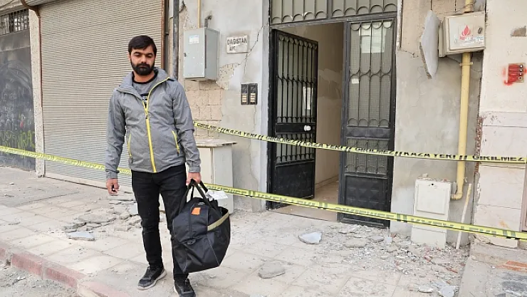 Depremde evi hasar gören vatandaş o anı anlattı