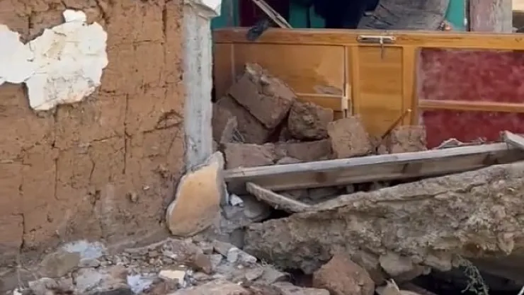 Depremde istinat duvarının altında kalan 1 kişi yaralandı