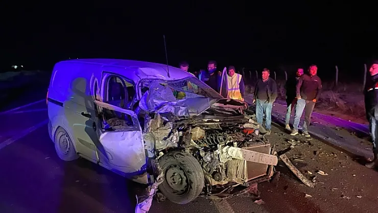 Hafif ticari araç ile traktör çarpıştı: 1 yaralı