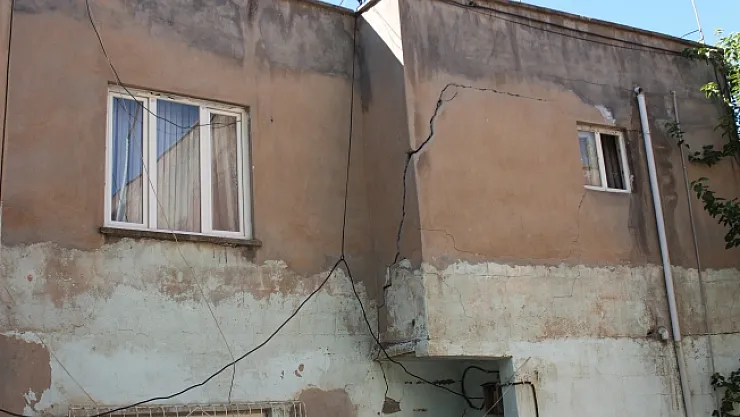 Malatya depremi Siirt'i vurdu! Evi kullanılamaz hale geldi