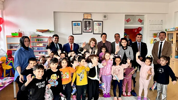 Ölmeztoprak minik öğrenciler ve depremzede vatandaşlarla bir araya geldi