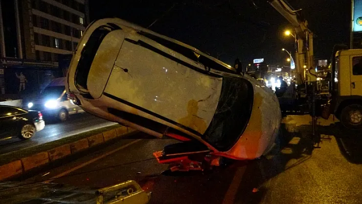 Refüje çarpan otomobil takla atıp metrelerce sürüklendi: 5 yaralı