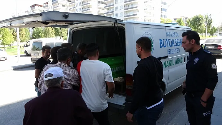 Şüpheli ölüm! Evinin banyosunda kanlar içerisinde ölü bulundu!