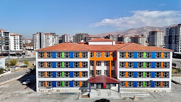 Vali Yavuz, okul inşaatlarında incelemelerde bulundu