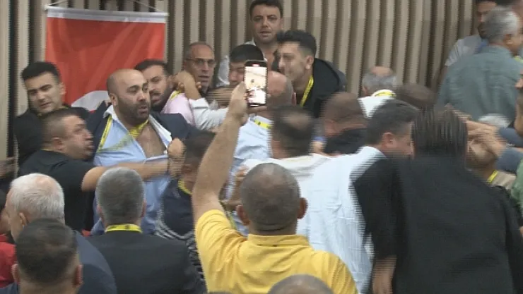 Yeni Malatyaspor'da olaylı kongre! Yumruklar havada uçuştu!