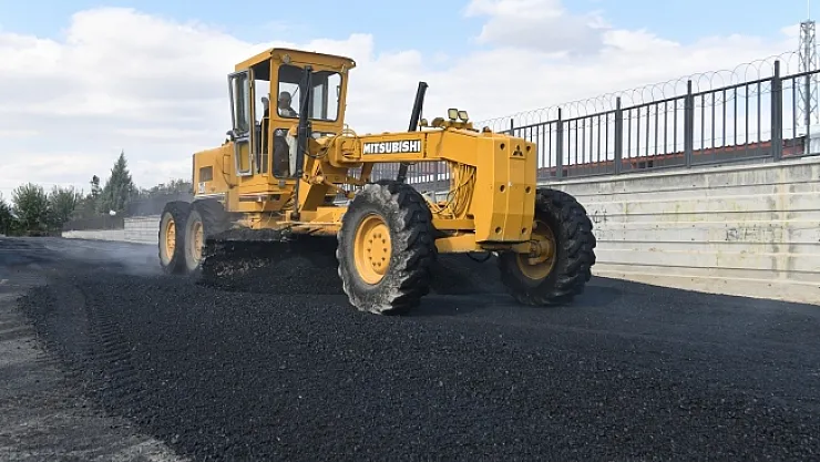 Yeşilyurt Belediyesi'nden kış öncesinde yol atağı