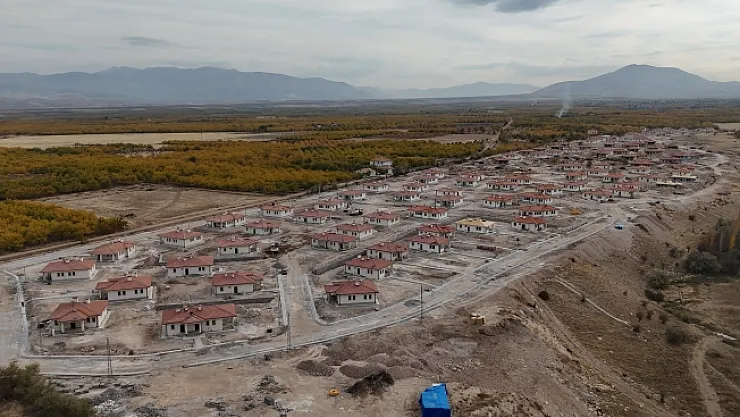 171 köy evinin 98'i hak sahiplerine teslim edildi