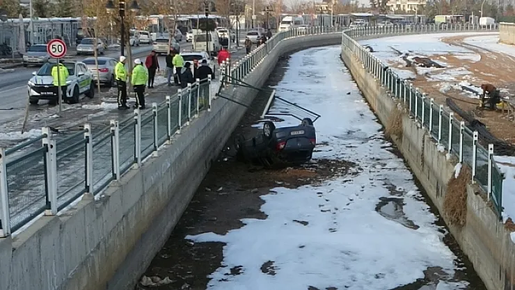Otomobil sulama kanalına uçtu!