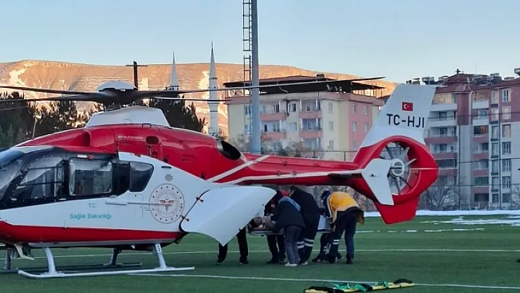 Ambulans helikopter silahla yaralanan genç için havalandı