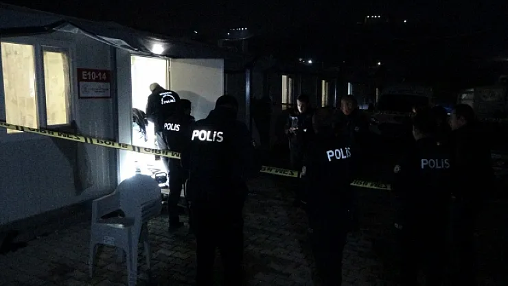 Bıçakla saldıran oğlunu tüfekle vurdu!