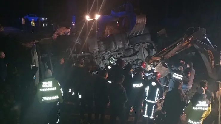 Korkunç kaza! Polisler TIR'ın altında kaldı! 1 polis şehit oldu!