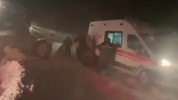 Malatya'da dağda mahsur kalan 2 çoban ve 16 araç kurtarıldı