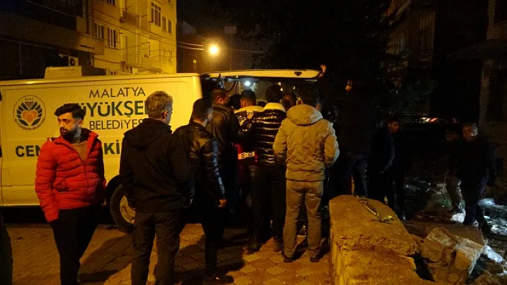 Malatya'da hasarlı binada erkek cesedi bulundu