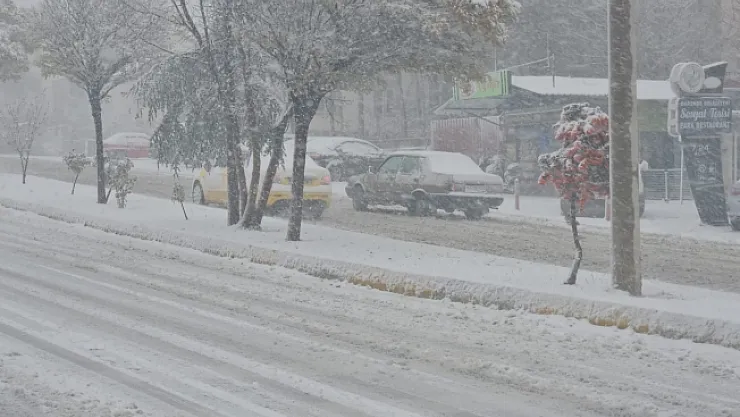 Malatya'da kar yağışı etkili oluyor