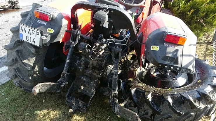 Otomobil ile traktör çarpıştı: 2 yaralı