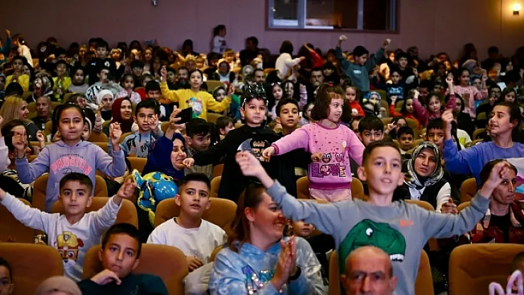 Rafadan Tayfa gösterisinde eğlenceli anlar yaşandı