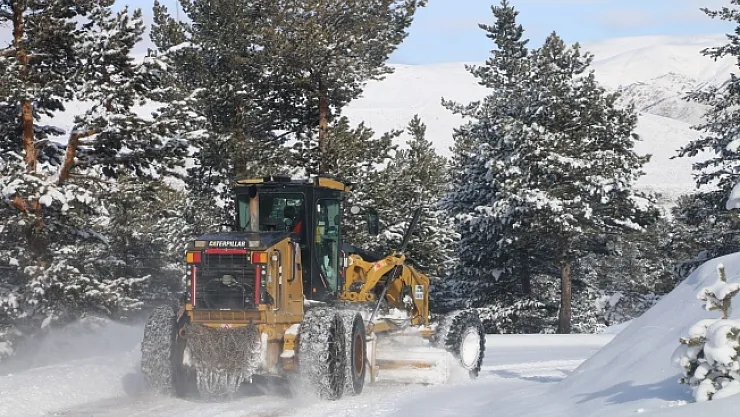 Kemaliye - Arapgir yolu beyaza büründü