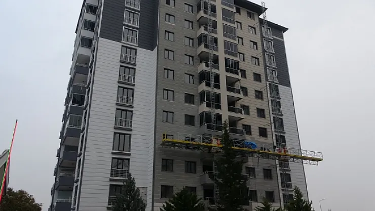 Malatya'da iskeleden düşen 3 işçi ağır yaralandı