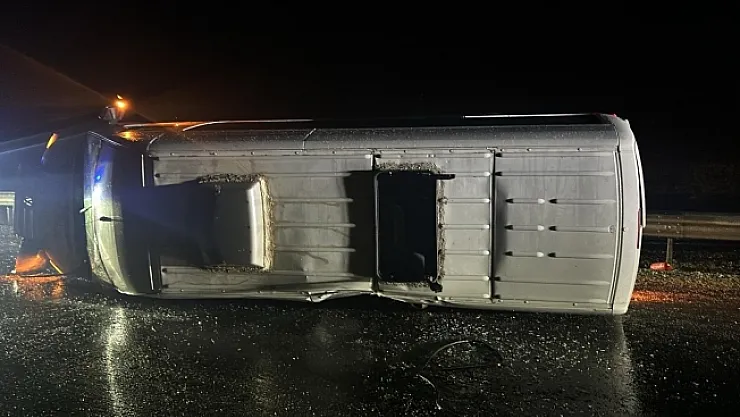 Malatya'da yolcu minibüsü devrildi: 4 yaralı