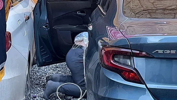 Otomobilin kapısının önünde ölü bulundu!